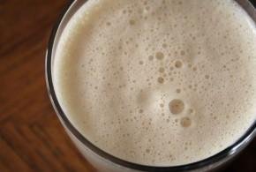 عصير التفاح بالحليب