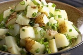 تحضير سلطة البطاطا الفرنسية